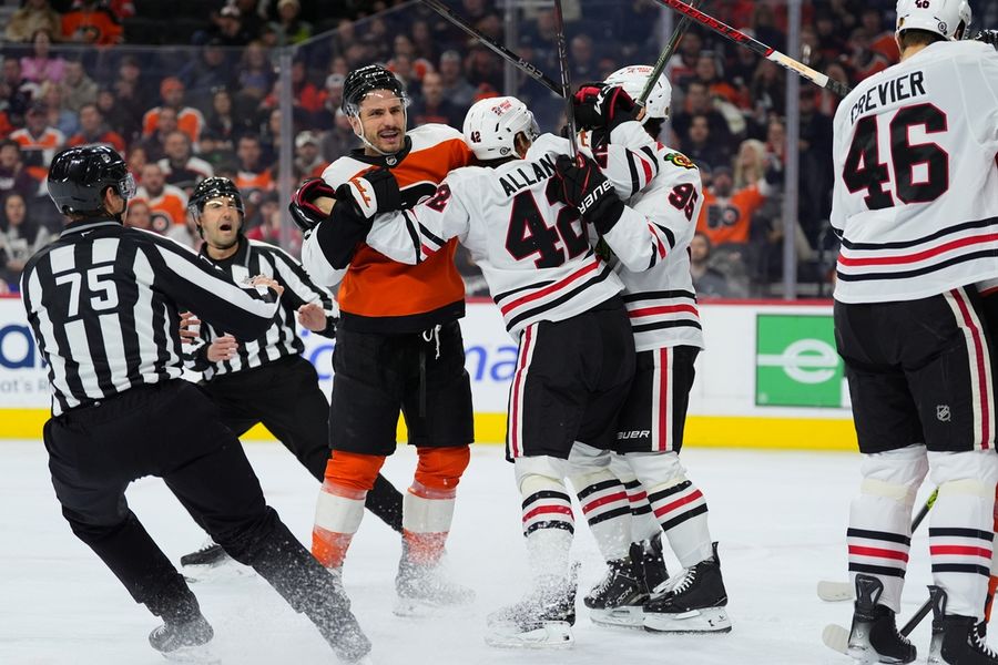 NHL: Chicago Blackhawks at Philadelphia Flyers