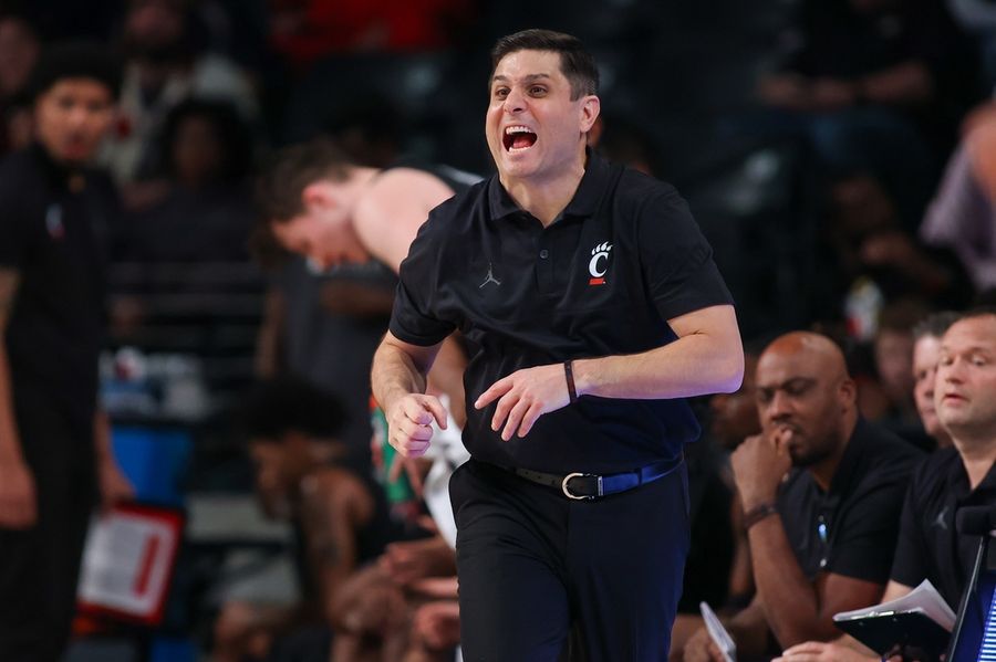 No. 14 Cincinnati expecting tough test from Villanova