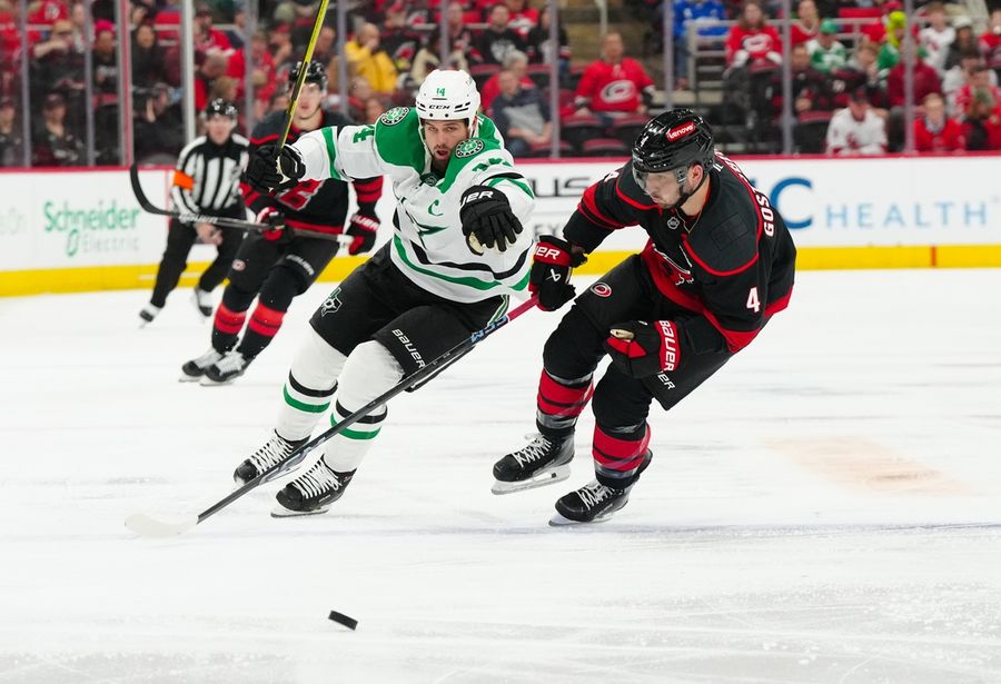 Deadspin | Stars, Blackhawks both learning how to protect leads