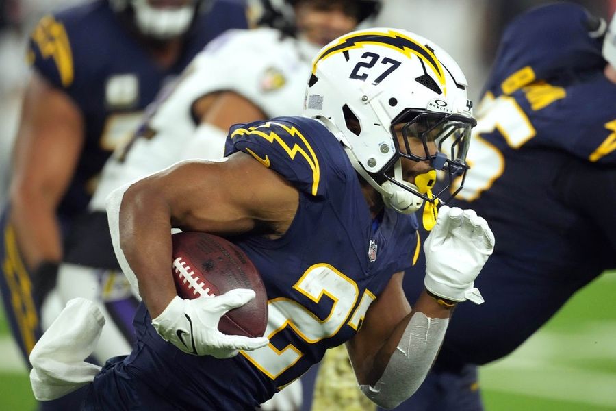 Report: Chargers RB J.K. Dobbins out with knee sprain