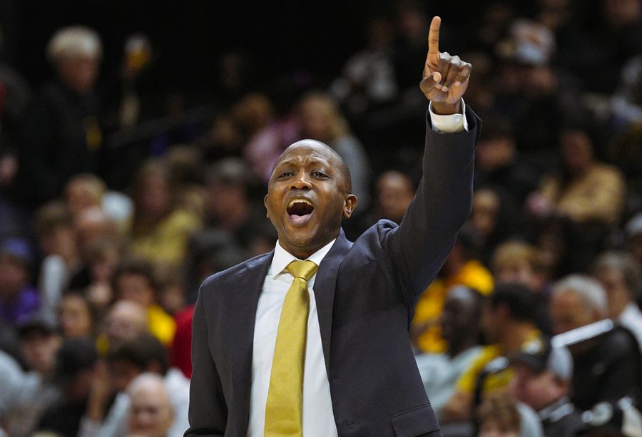 Missouri faces rival Illinois riding 10-game winning streak