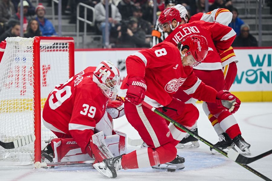 NHL: Calgary Flames at Detroit Red Wings