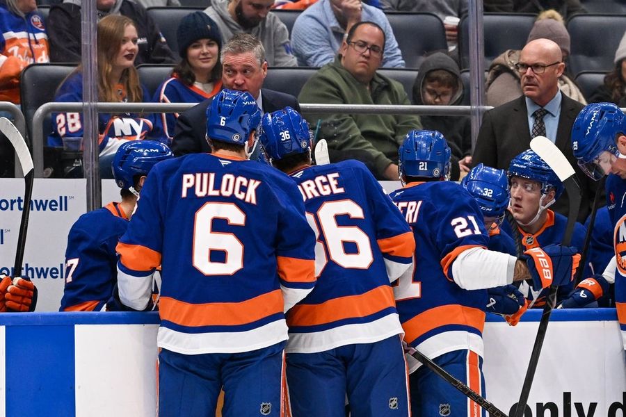 NHL: Boston Bruins at New York Islanders