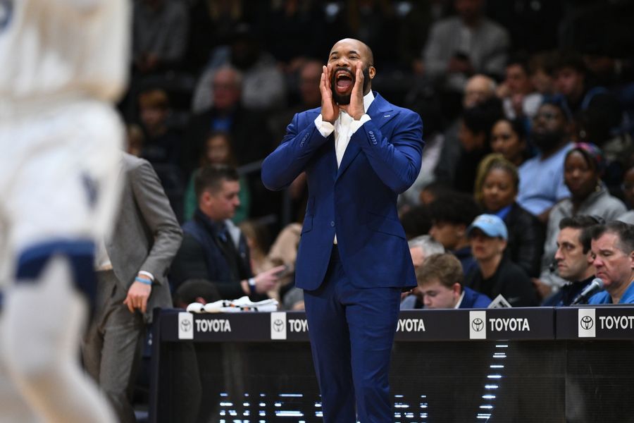 Eric Dixon (27 points), Villanova take down Fairleigh Dickinson