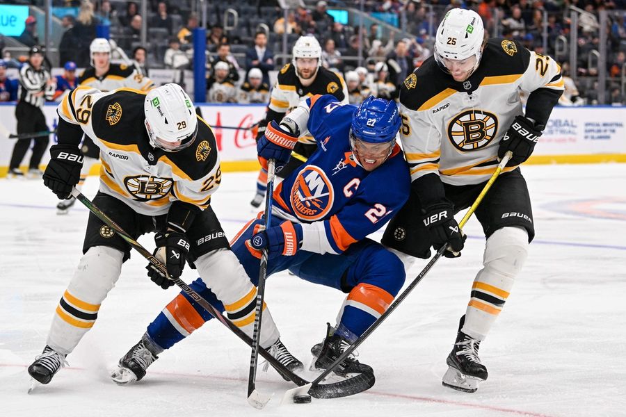 NHL: Boston Bruins at New York Islanders