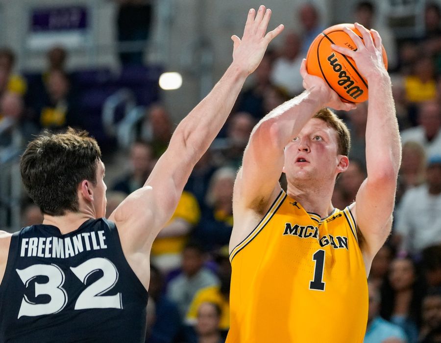 Iowa, Michigan out to build on close conference wins