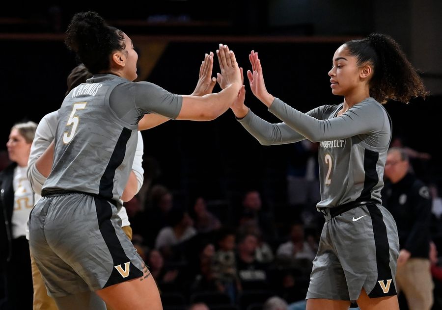 Top 4 unchanged, Vandy ranked for first time since '14