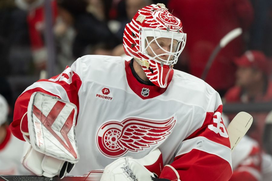 Los Ducks adquieren al veterano G Ville Husso de los Red Wings