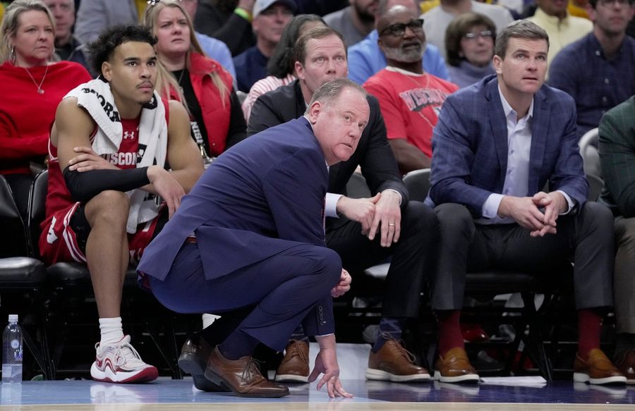 No. 24 Wisconsin handles USC to earn seventh straight win