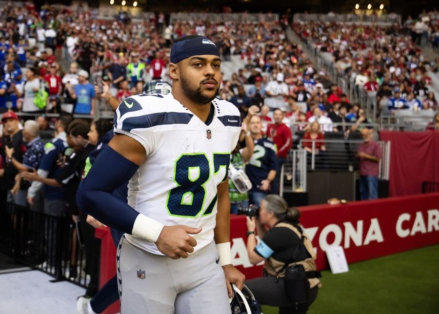 Seahawks release veteran TE Noah Fant