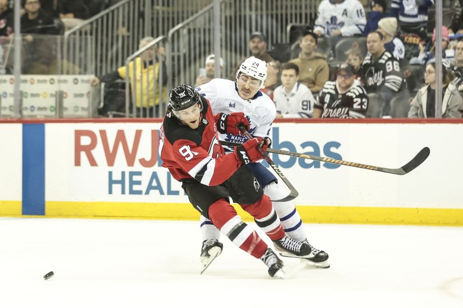 NHL: Toronto Maple Leafs at New Jersey Devils