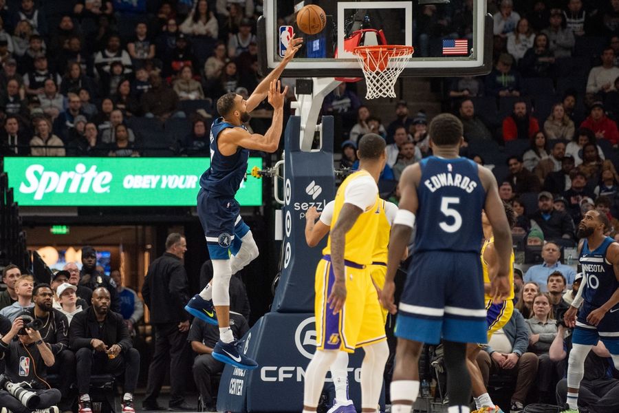 NBA: Los Angeles Lakers at Minnesota Timberwolves