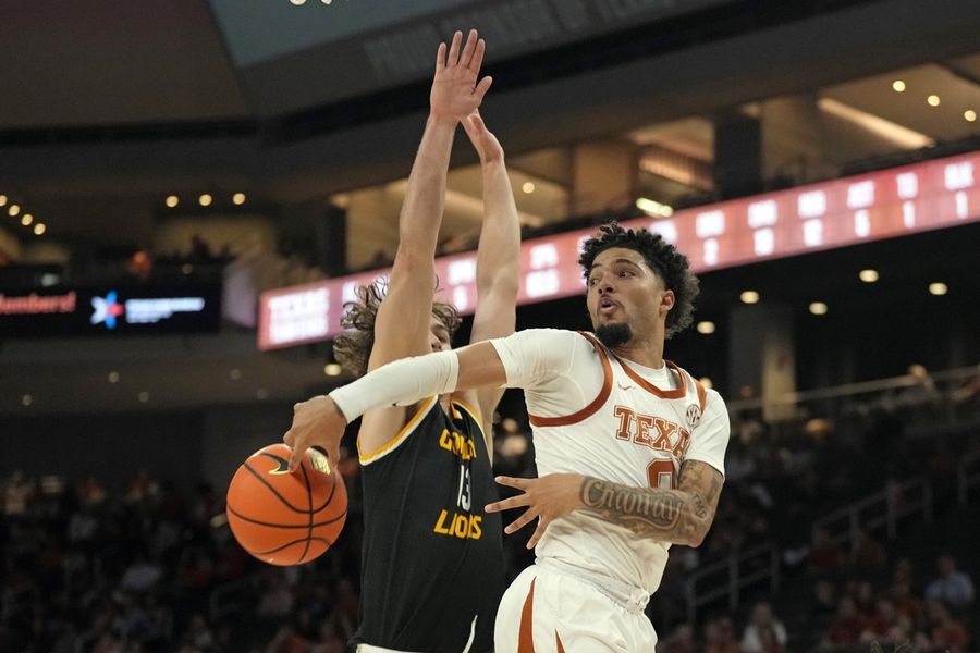 Texas swamps hapless Arkansas-Pine Bluff