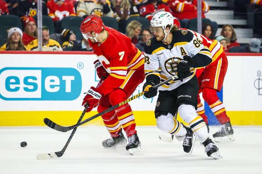 Bruins rally, douse Flames on David Pastrnak's OT winner