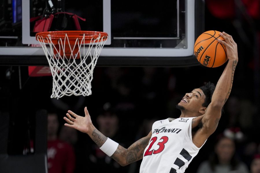 No. 19 Cincinnati controls the paint in win over Grambling