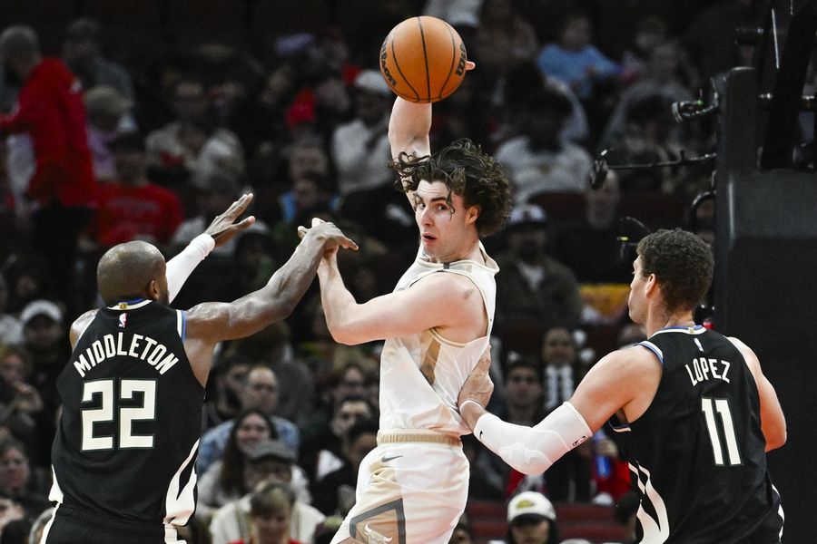 After halting skid, Bulls out to extend Hornets' woes