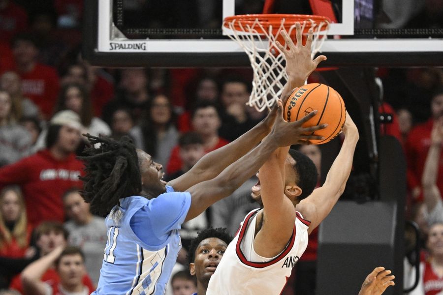 NCAA Basketball: North Carolina at Louisville