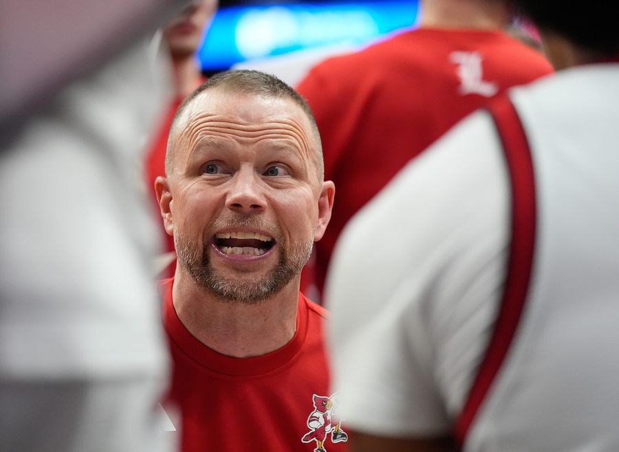 Louisville looks to stay hot, break jinx vs. Virginia