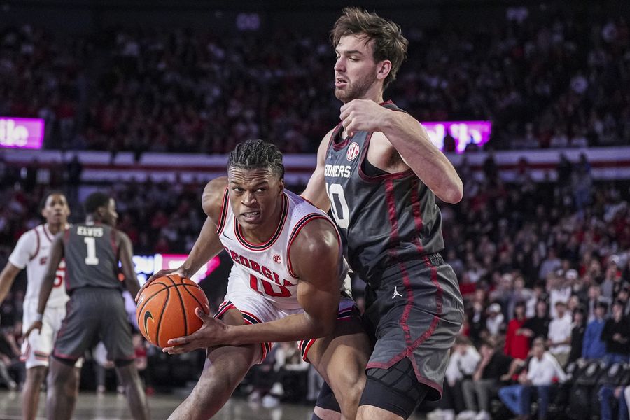 Georgia defends homecourt, knocks off No. 17 Oklahoma