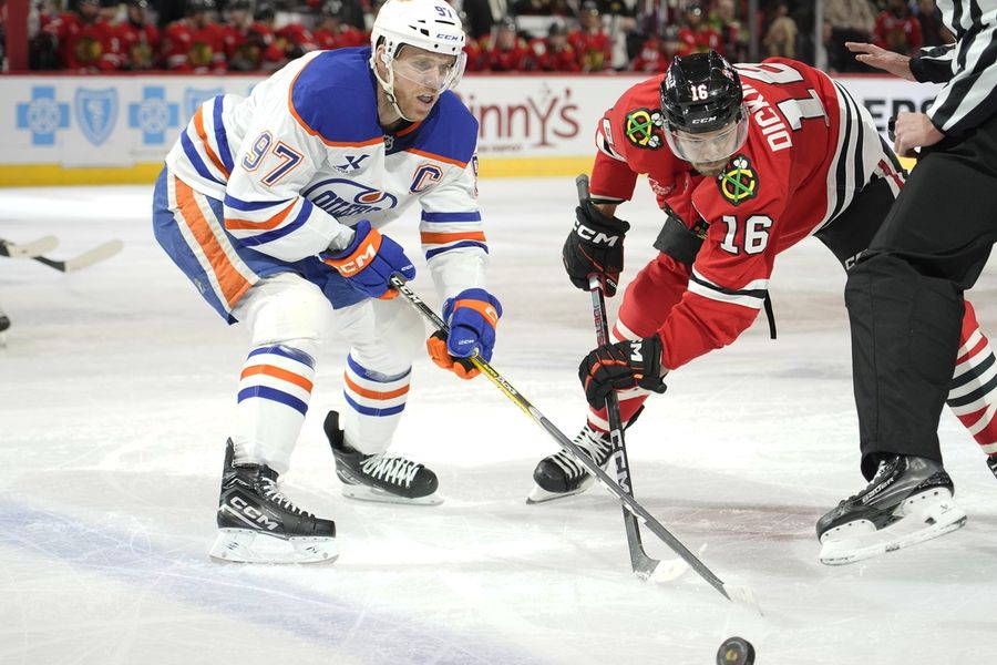 NHL: Edmonton Oilers at Chicago Blackhawks