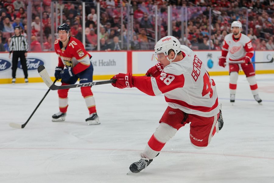 NHL: Detroit Red Wings at Florida Panthers