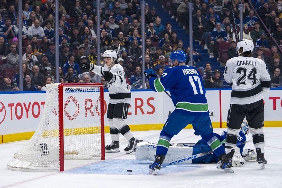 NHL: Los Angeles Kings at Vancouver Canucks