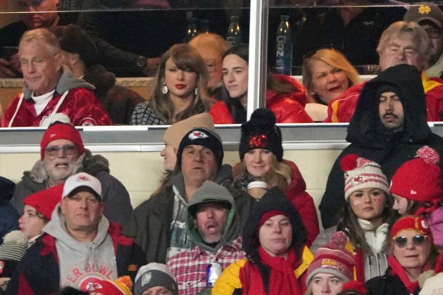 Fever coach: Caitlin Clark 'like Taylor Swift 2.0'