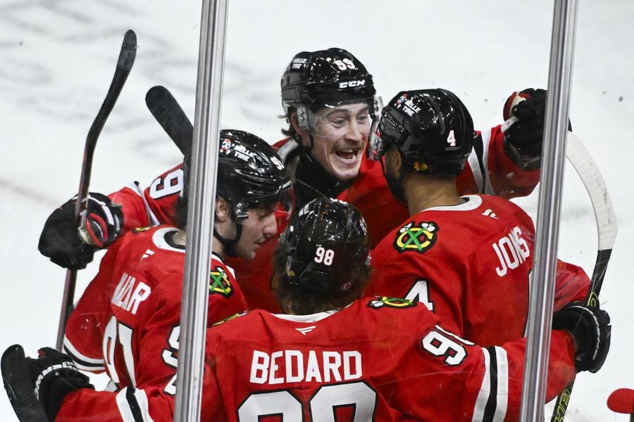 Deadspin | Blackhawks halt 4-game skid with win over Golden Knights