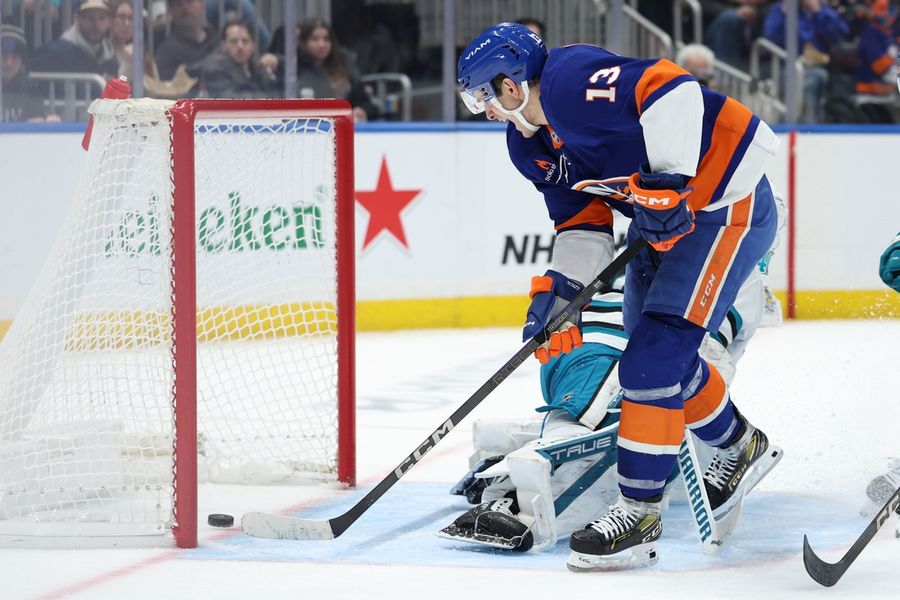 Islanders, Blue Jackets find intensity in grind of regular season