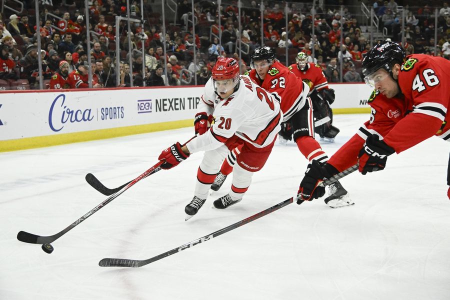 NHL: Carolina Hurricanes at Chicago Blackhawks