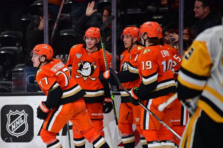 Ducks push past Penguins, win 10th straight home opener