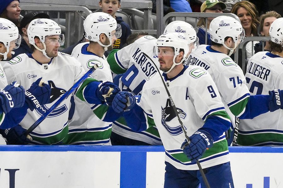 NHL: Vancouver Canucks at St. Louis Blues
