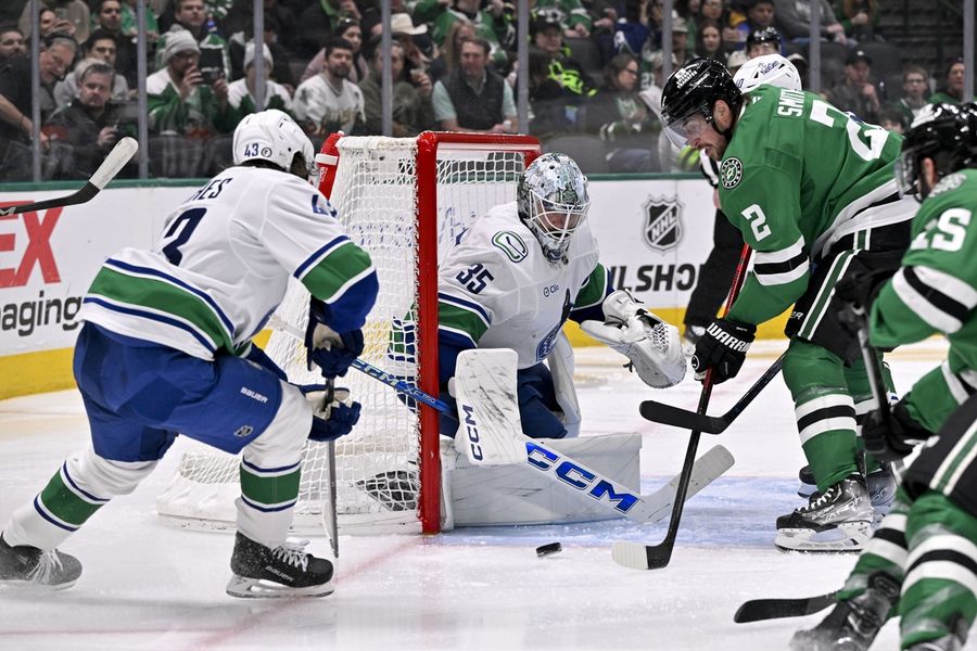 NHL: Vancouver Canucks at Dallas Stars