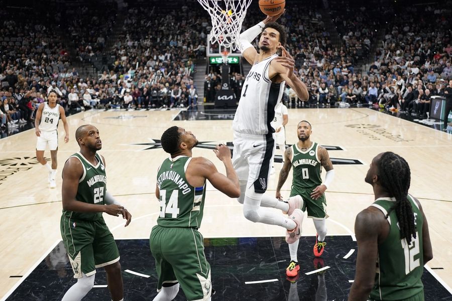 NBA: Milwaukee Bucks at San Antonio Spurs