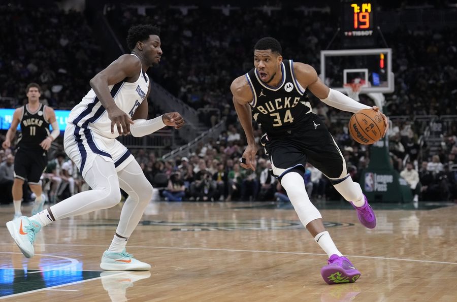 NBA: Memphis Grizzlies at Milwaukee Bucks