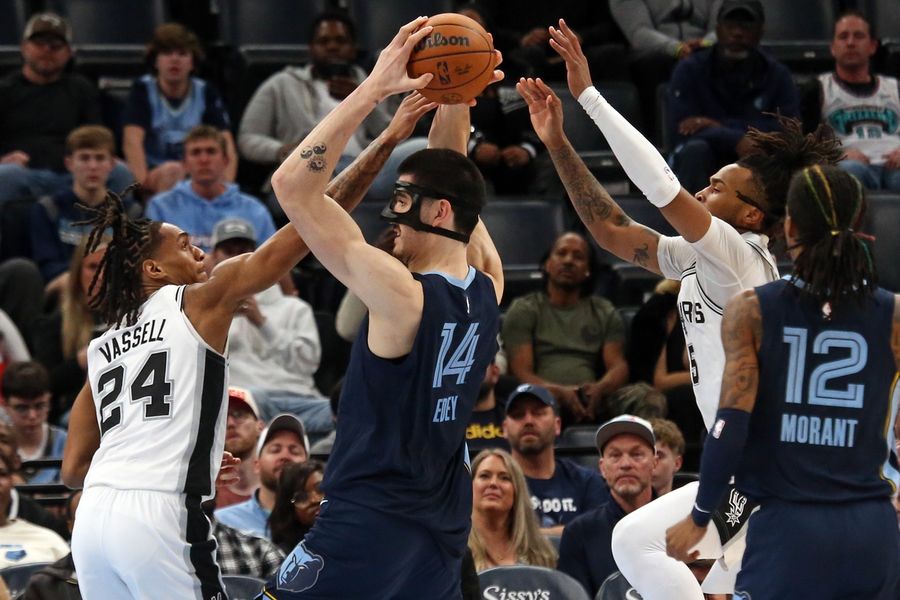 NBA: San Antonio Spurs at Memphis Grizzlies