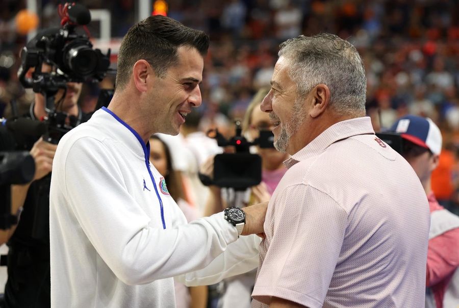 كرة السلة NCAA: فلوريدا Outbarda