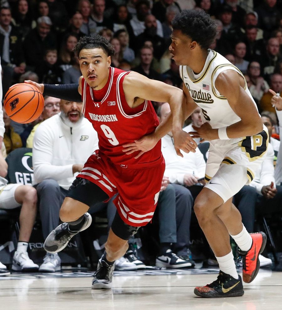 No. 11 Wisconsin, Oregon put winning streaks on the line