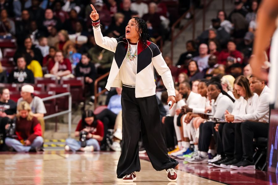 South Carolina, coach Dawn Staley land 5-star G Agot Makeer