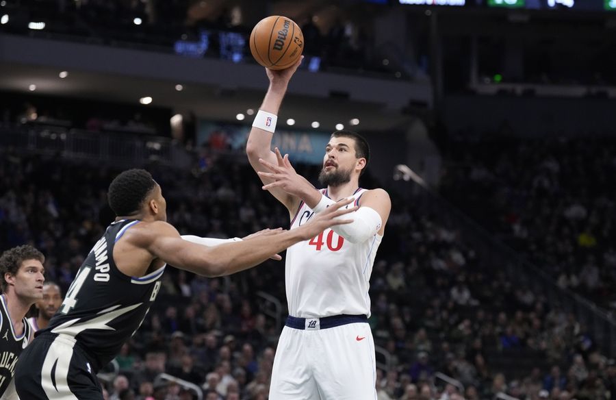 NBA: Los Angeles Clippers at Milwaukee Bucks