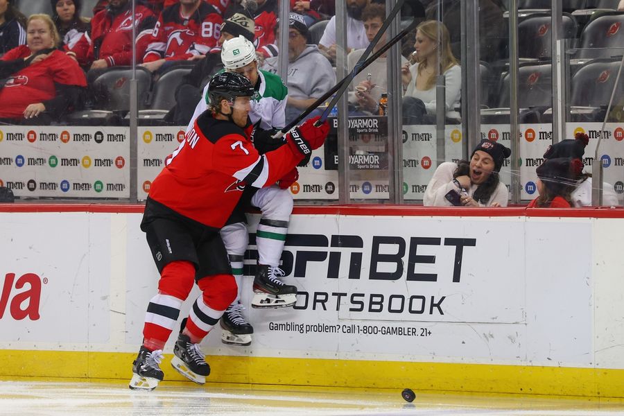 NHL: Dallas Stars at New Jersey Devils