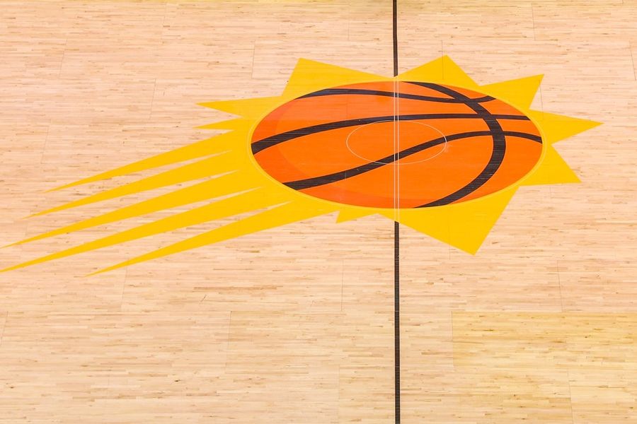 NBA: New Orleans Pelican in Phoenix Sun