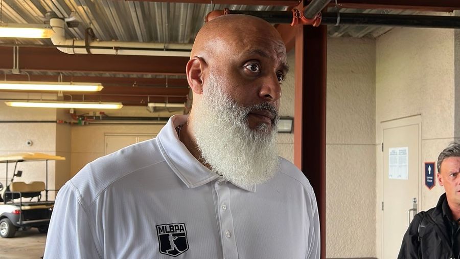 Tony Clark critica a ideia de teto salarial da MLB como "conluio" durante o intervalo do All-Star Game