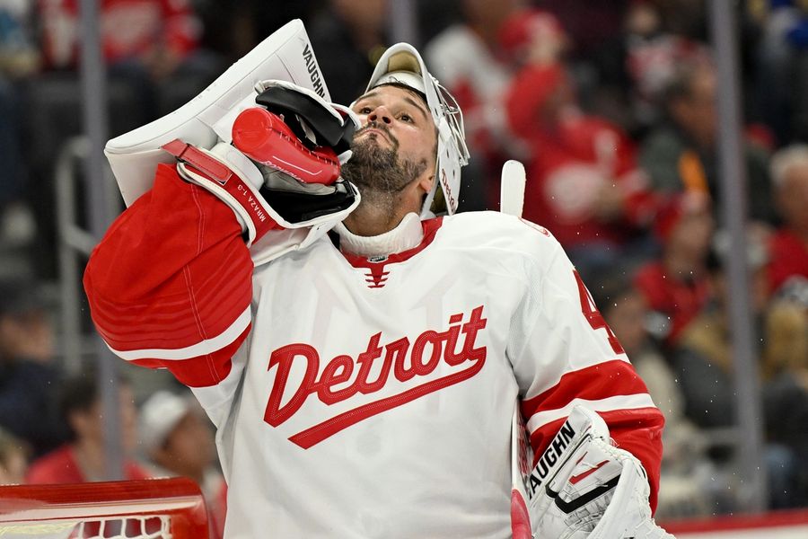 NHL: Buffalo Sabres at Detroit Red Wings