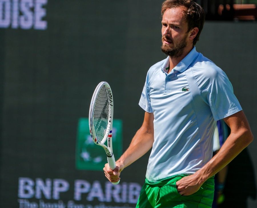 Daniil Medvedev grinds out 3-set victory in Monte Carlo opener