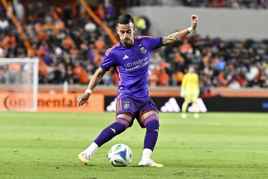 Dynamo re-sign attacker Amine Bassi through 2025