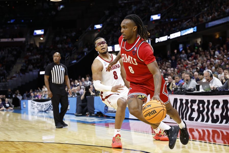 Alabama survives second-half scare to get past Robert Morris