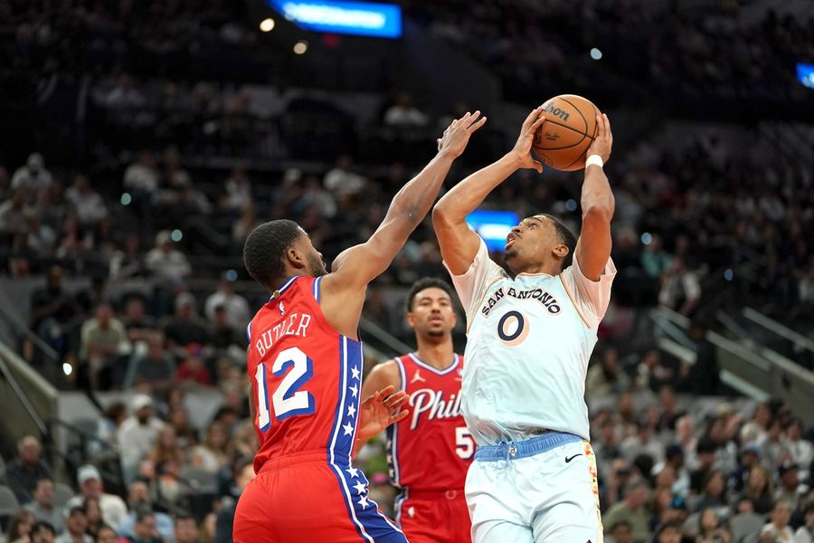 NBA: Philadelphia 76ers at San Antonio Spurs