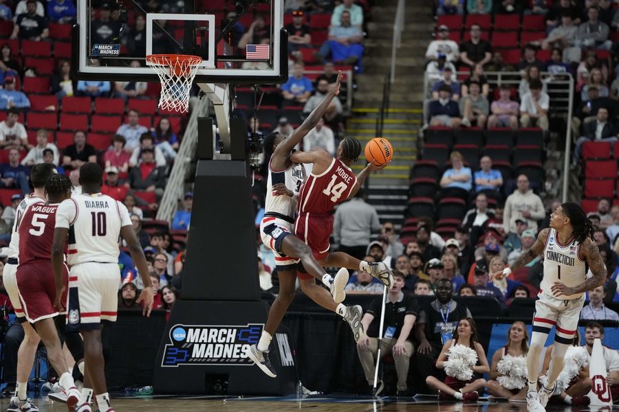 Baloncesto de la NCAA: Torneo NCAA Primera ronda de Oklahoma en Connecticut