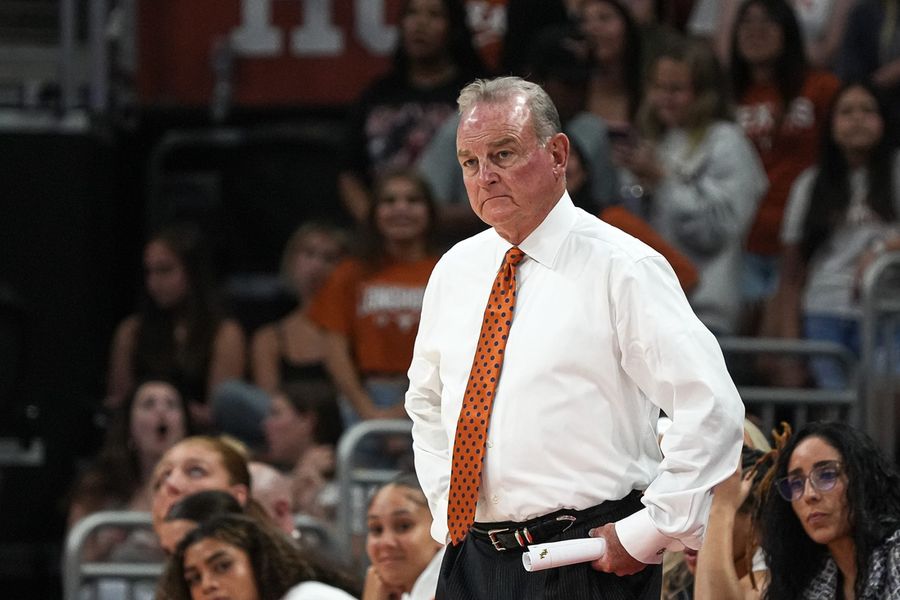 Women's NCAA Birmingham roundup: No.1 Texas cruises past No. 8 Illinois